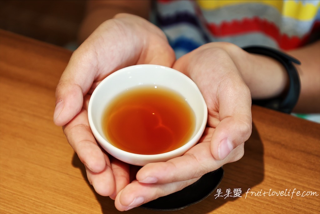 玖月九 茶塢⟩來台中白色老屋裡，沉浸式著喝茶，由一杯茶找回內心久未出現的寧靜 @果果愛Fruitlove