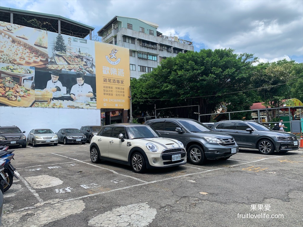 好睡王家居⟨台中文心旗艦店⟩價格公開透明，有義式經典沙發、設計款床架、品牌床墊、茶几、床頭櫃、枕頭等多樣化家居商品 沙發、床架均可客製化服務 @果果愛Fruitlove