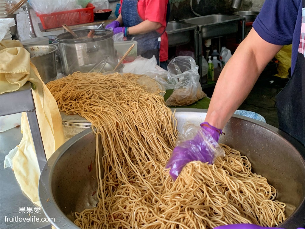 鄭腳庫飯⟩台中外埔人氣便當店，還沒到用餐時間，就滿滿人潮 @果果愛Fruitlove