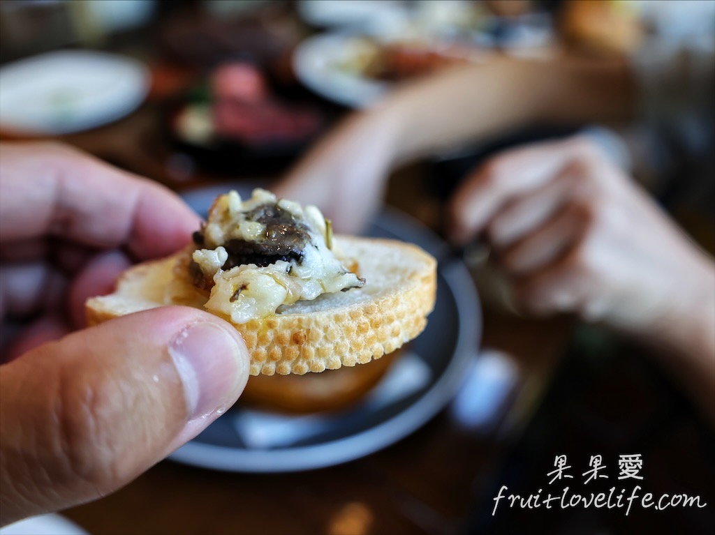 傑克兄弟牛排館台中公益店⟩台中美式寵物友善牛排餐廳，餐點好吃，生日半價，黑麥麵包吃到飽，還有免費大型遊戲機玩 @果果愛Fruitlove