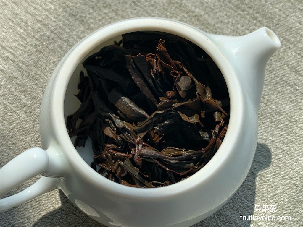 玖月九 茶塢⟩來台中白色老屋裡，沉浸式著喝茶，由一杯茶找回內心久未出現的寧靜 @果果愛Fruitlove