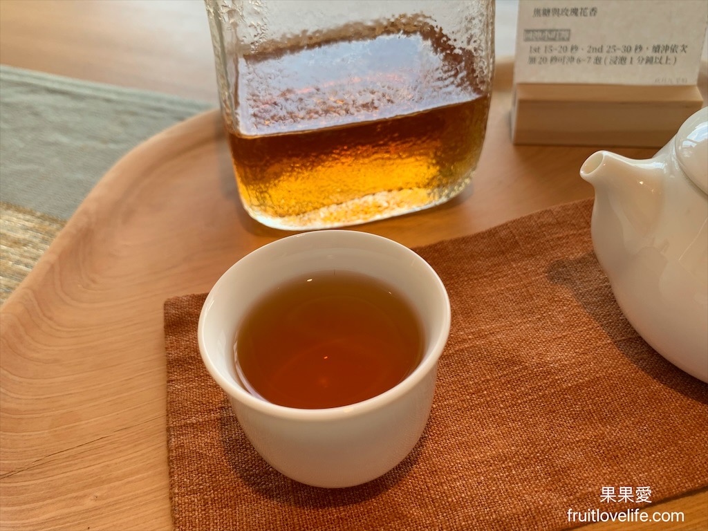 玖月九 茶塢⟩來台中白色老屋裡，沉浸式著喝茶，由一杯茶找回內心久未出現的寧靜 @果果愛Fruitlove