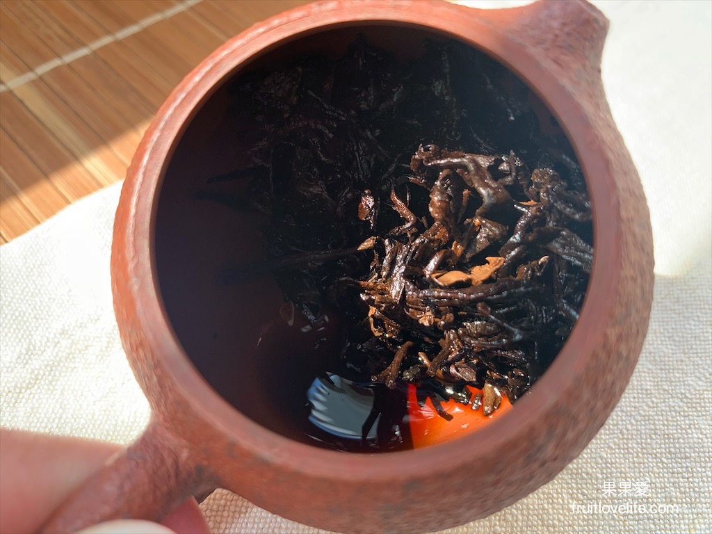 玖月九 茶塢⟩來台中白色老屋裡，沉浸式著喝茶，由一杯茶找回內心久未出現的寧靜 @果果愛Fruitlove