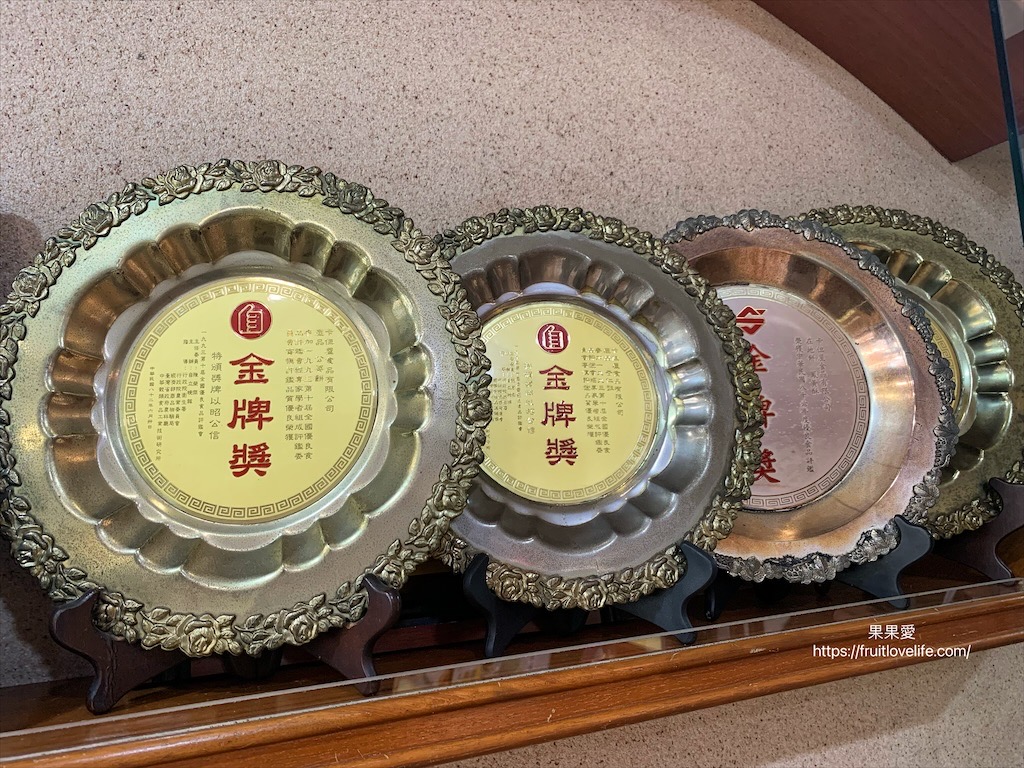 卡但屋-大里店⟩中秋禮盒推薦，台中在地老品牌餅店，公婆餅、鳳梨酥得過無數金牌，還有季節限定好喝鳳梨汁 @果果愛Fruitlove