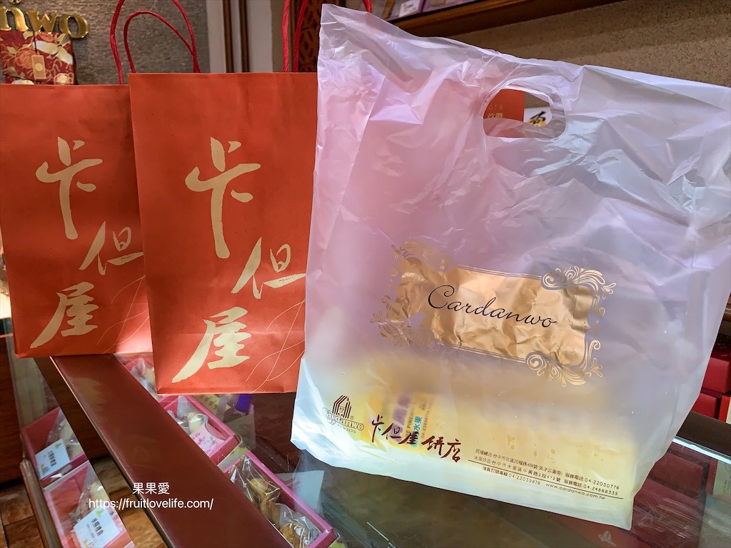 卡但屋-大里店⟩中秋禮盒推薦，台中在地老品牌餅店，公婆餅、鳳梨酥得過無數金牌，還有季節限定好喝鳳梨汁 @果果愛Fruitlove