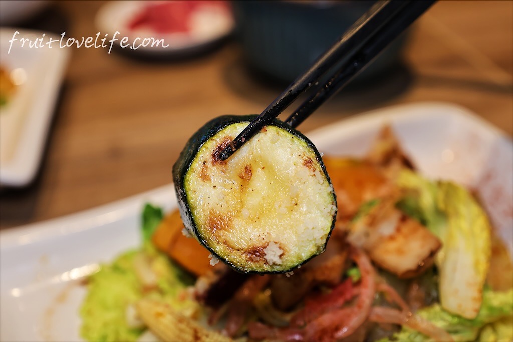 法丼大墩店⟩台中南屯丼飯，以法式元素料理的丼飯，完全顛覆了對傳統丼飯的印象，真讓我回味無窮 @果果愛Fruitlove