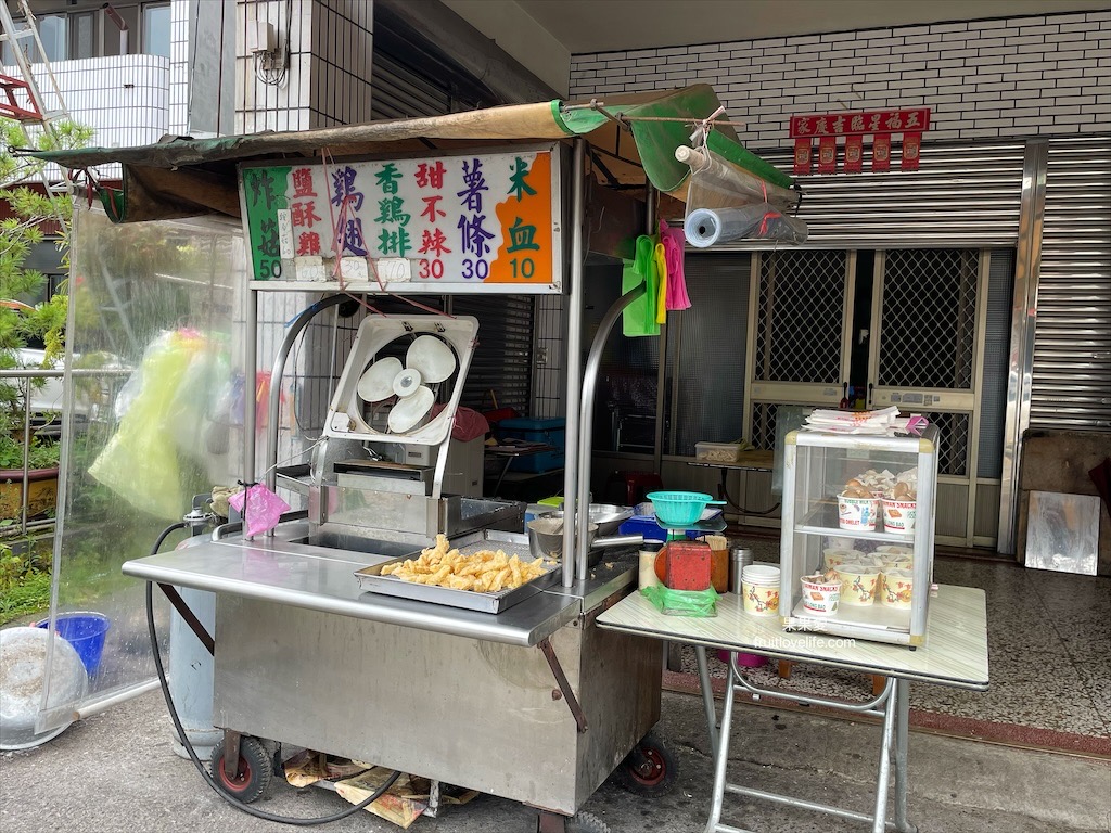 一番炸香菇⟩台中新社炸杏鮑菇、香菇，外酥內嫩又多汁，加上特製蒜粉+胡椒粉，超涮嘴的 @果果愛Fruitlove