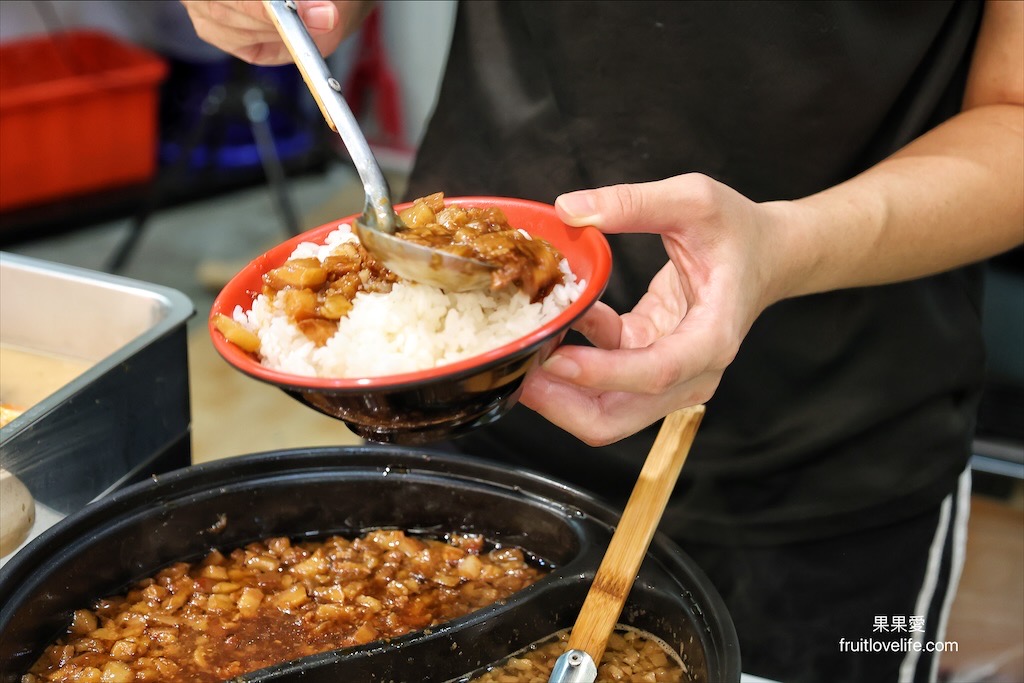 樹仔腳⟩台中太平美食，古早味小吃店，有炒麵、滷肉飯、豬血湯、炒飯、便當、各種小菜，內用湯還可以免費續 @果果愛Fruitlove