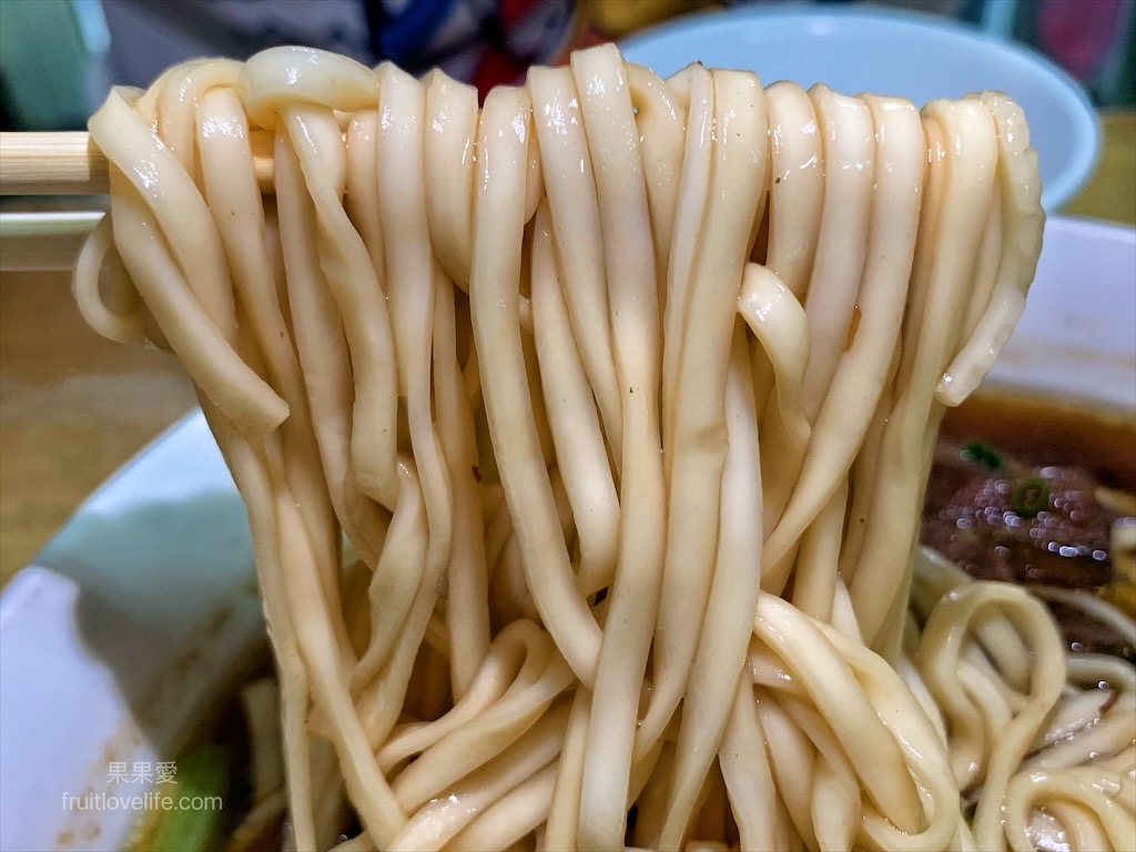 苑裡老李紅燒牛肉麵⟩苗栗通霄牛肉麵，牛肉麵加湯加麵不加價，還有免費辣豆干炒小魚乾，超好吃又可無限續，根本是吃到飽概念-寵物友善 @果果愛Fruitlove