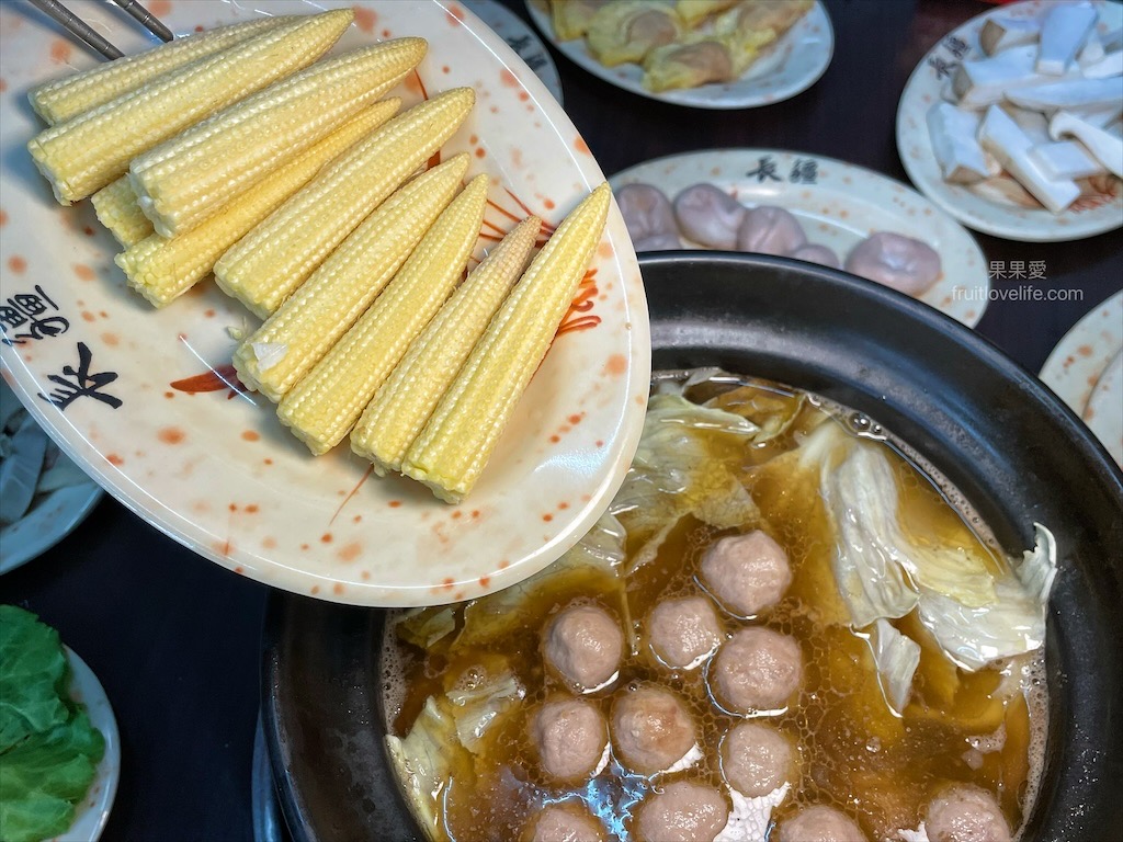 草屯長疆炭燒羊肉爐⟩草屯寵物友善羊肉爐推薦，炭燒羊肉爐火鍋，湯頭好喝，羊肉肉質軟嫩，秋冬進補、聚餐好地方 @果果愛Fruitlove