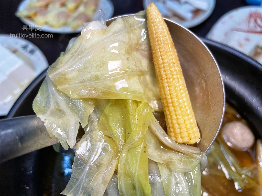 草屯長疆炭燒羊肉爐⟩草屯寵物友善羊肉爐推薦，炭燒羊肉爐火鍋，湯頭好喝，羊肉肉質軟嫩，秋冬進補、聚餐好地方 @果果愛Fruitlove