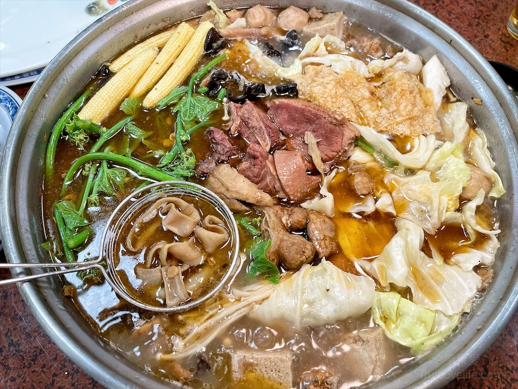 三義客家麵館⟩台中后里美食，藏在巷弄間的民宅美食，什錦系列料多味美，是許多人推薦 @果果愛Fruitlove