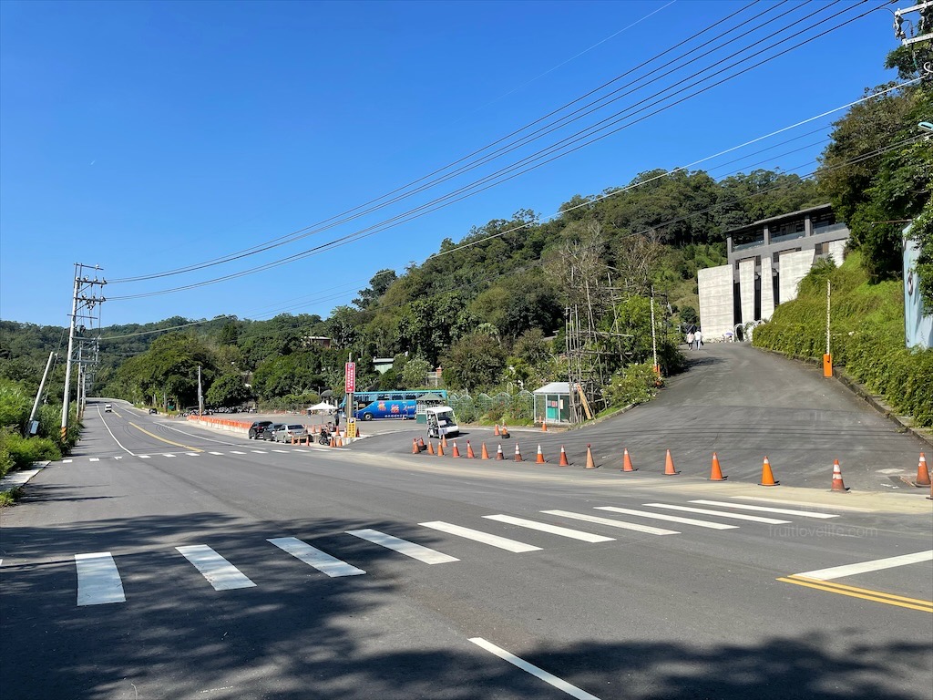 雅聞七里香玫瑰森林⟩苗栗頭屋免費景點，七里香玫瑰森林花園，一年四季都有不同的風情，走走步道呼吸芬多精，春秋兩季有玫瑰花海可欣賞 @果果愛Fruitlove