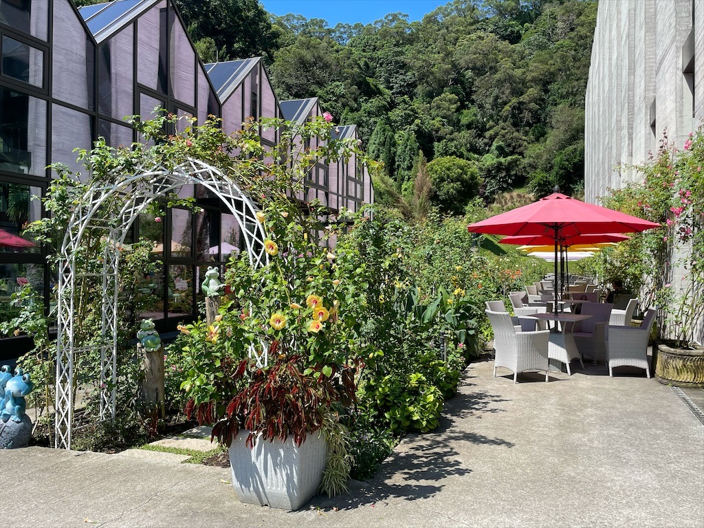 雅聞七里香玫瑰森林⟩苗栗頭屋免費景點，七里香玫瑰森林花園，一年四季都有不同的風情，走走步道呼吸芬多精，春秋兩季有玫瑰花海可欣賞 @果果愛Fruitlove