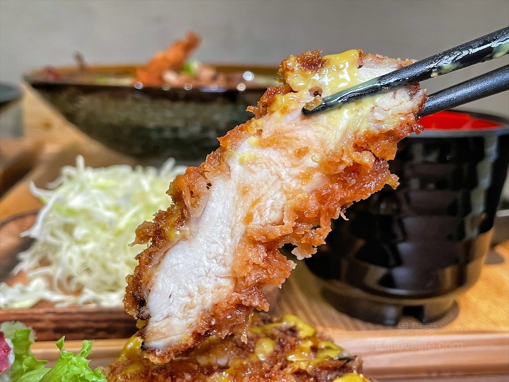 一捆イーくん i-kun 丼飯專賣⟩南投埔里丼飯專賣店，微微台味的丼飯，淋上特製拌飯醬汁超下飯，內用套餐柴魚湯免費續湯 @果果愛Fruitlove