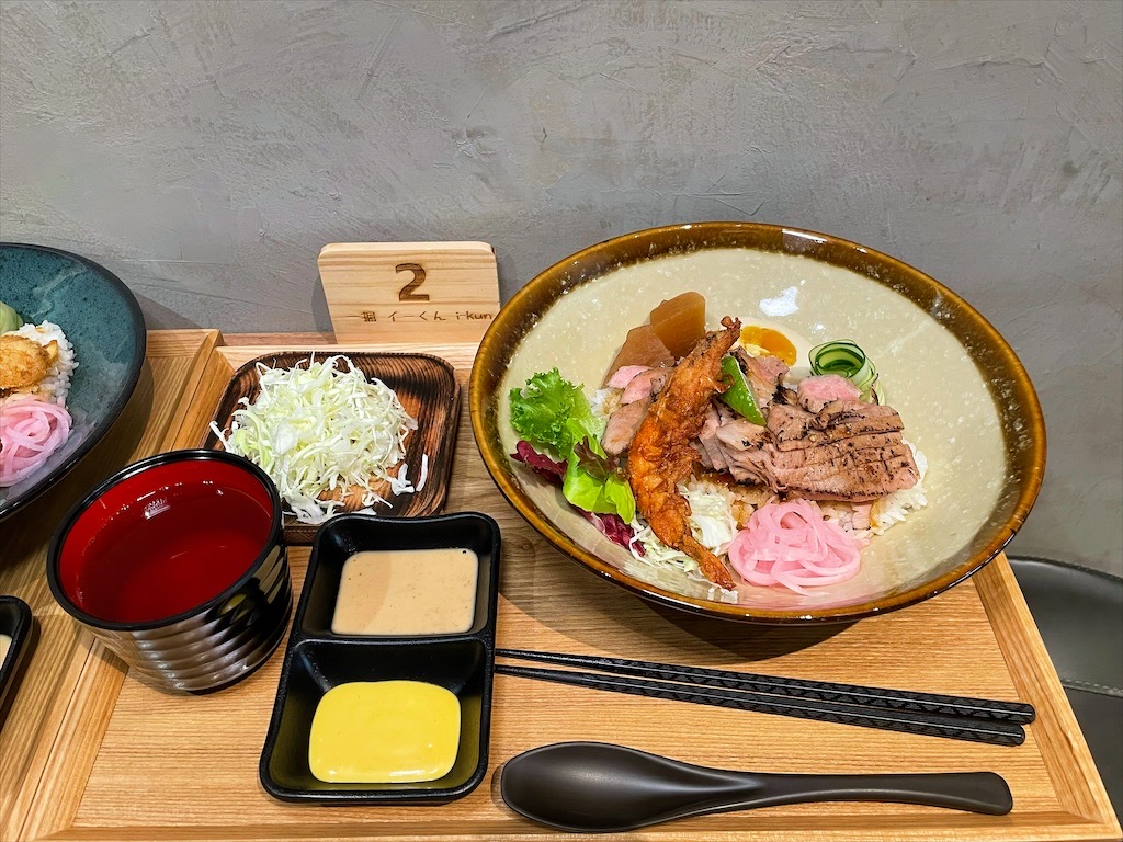 一捆イーくん i-kun 丼飯專賣⟩南投埔里丼飯專賣店，微微台味的丼飯，淋上特製拌飯醬汁超下飯，內用套餐柴魚湯免費續湯 @果果愛Fruitlove