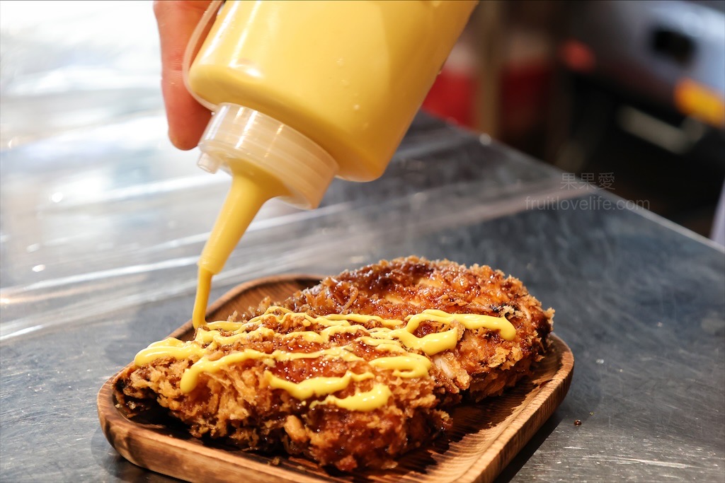 一捆イーくん i-kun 丼飯專賣⟩南投埔里丼飯專賣店，微微台味的丼飯，淋上特製拌飯醬汁超下飯，內用套餐柴魚湯免費續湯 @果果愛Fruitlove