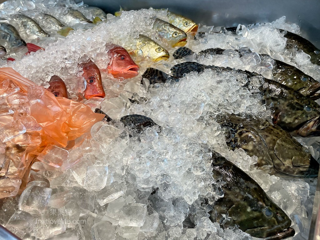 辰星水產肉品⟩台中大甲水產店也是海產店，餐廳以預約制訂餐，沒有固定菜單，餐點色香味俱全，絕不能錯過先滷後炸的香酥鴨 @果果愛Fruitlove