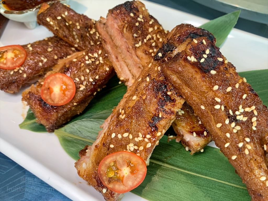 辰星水產肉品⟩台中大甲水產店也是海產店，餐廳以預約制訂餐，沒有固定菜單，餐點色香味俱全，絕不能錯過先滷後炸的香酥鴨 @果果愛Fruitlove