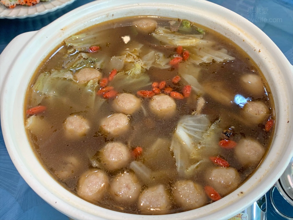 辰星水產肉品⟩台中大甲水產店也是海產店，餐廳以預約制訂餐，沒有固定菜單，餐點色香味俱全，絕不能錯過先滷後炸的香酥鴨 @果果愛Fruitlove