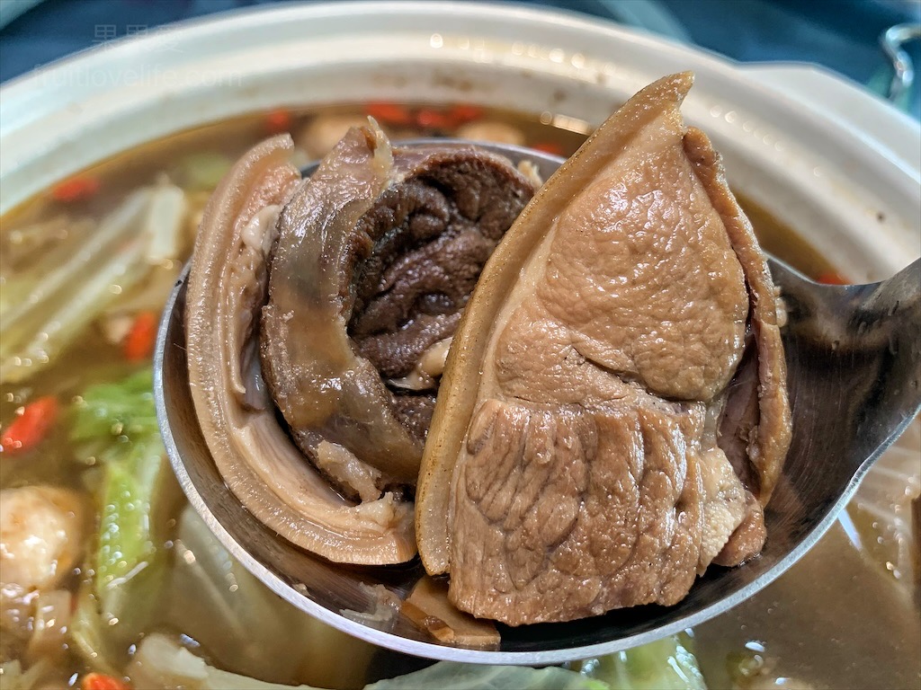 辰星水產肉品⟩台中大甲水產店也是海產店，餐廳以預約制訂餐，沒有固定菜單，餐點色香味俱全，絕不能錯過先滷後炸的香酥鴨 @果果愛Fruitlove