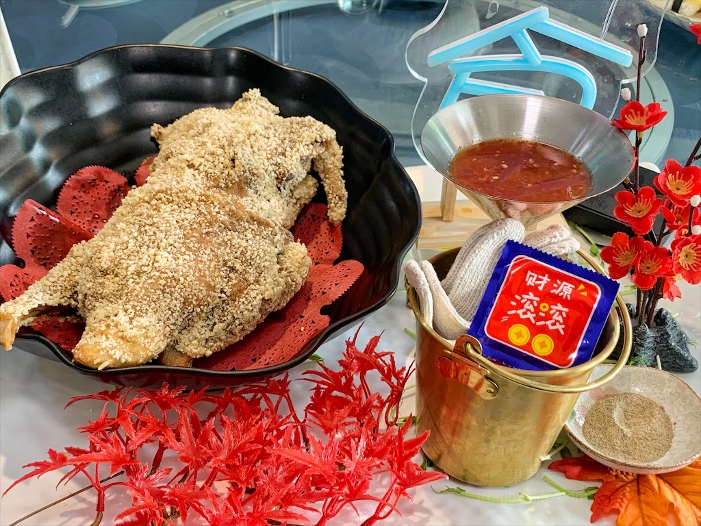 辰星水產肉品⟩台中大甲水產店也是海產店，餐廳以預約制訂餐，沒有固定菜單，餐點色香味俱全，絕不能錯過先滷後炸的香酥鴨 @果果愛Fruitlove