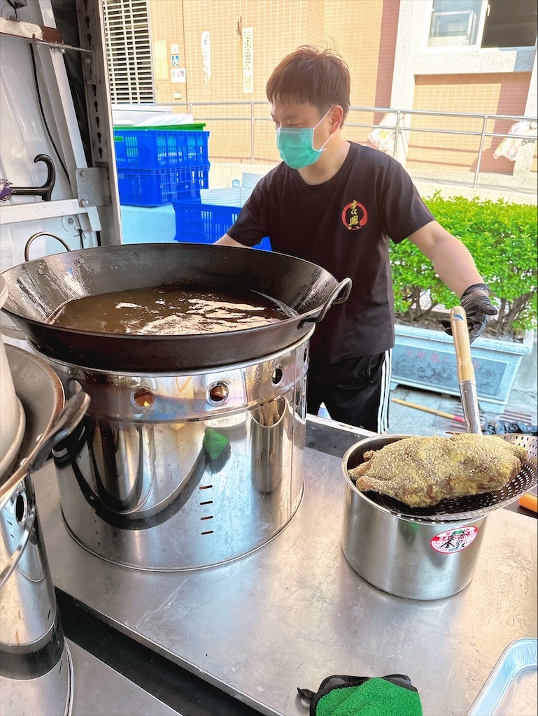 辰星水產肉品⟩台中大甲水產店也是海產店，餐廳以預約制訂餐，沒有固定菜單，餐點色香味俱全，絕不能錯過先滷後炸的香酥鴨 @果果愛Fruitlove