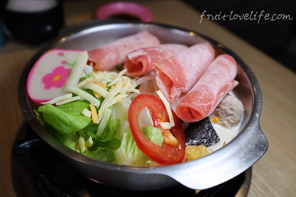 岩橙豐饌湯鍋⟩彰化鹿港火鍋，在地平價的小火鍋，滷肉飯、麵食、飲品、霜淇淋、爆米花通通都給你吃到飽 @果果愛Fruitlove