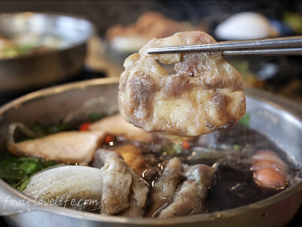 岩橙豐饌湯鍋⟩彰化鹿港火鍋，在地平價的小火鍋，滷肉飯、麵食、飲品、霜淇淋、爆米花通通都給你吃到飽 @果果愛Fruitlove