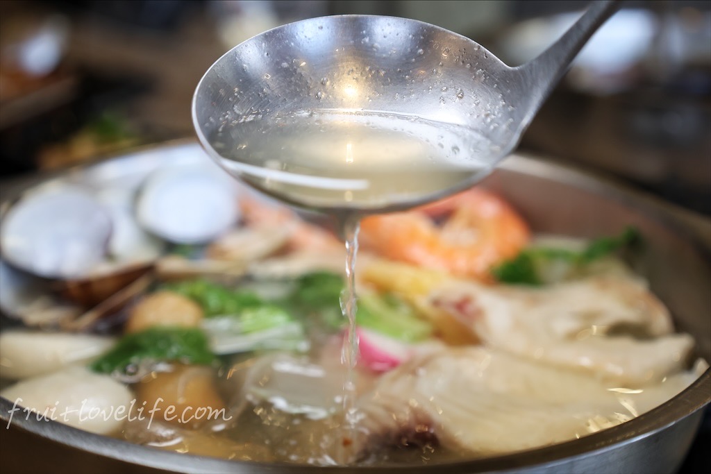 岩橙豐饌湯鍋⟩彰化鹿港火鍋，在地平價的小火鍋，滷肉飯、麵食、飲品、霜淇淋、爆米花通通都給你吃到飽 @果果愛Fruitlove