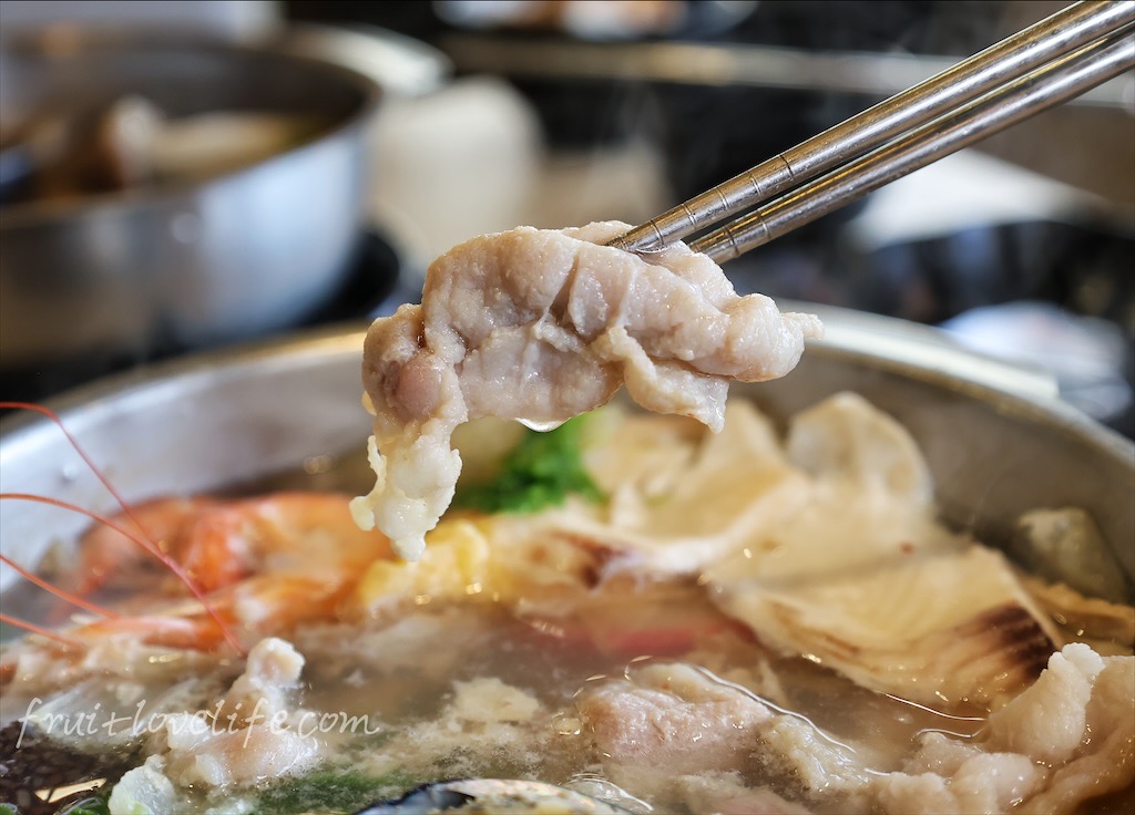 岩橙豐饌湯鍋⟩彰化鹿港火鍋，在地平價的小火鍋，滷肉飯、麵食、飲品、霜淇淋、爆米花通通都給你吃到飽 @果果愛Fruitlove