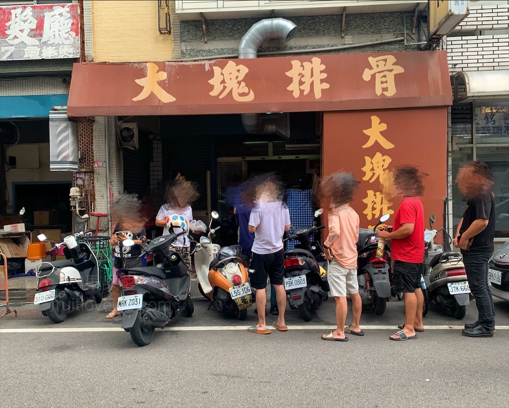 大塊排骨便當⟩彰化溪湖便當美食，朝聖炸不停的超大塊排骨和雞腿，真得有這麼好吃嗎? @果果愛Fruitlove