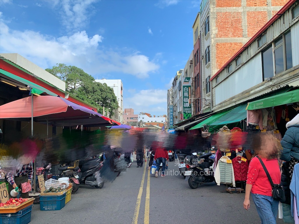 新魚港海鮮餐廳⟩苗栗苑裡寵物友善海鮮餐廳，很跳tone的海產店，除了現撈海鮮熱炒外，還有麻辣系列料理和德國豬腳/寵物友善餐廳 @果果愛Fruitlove