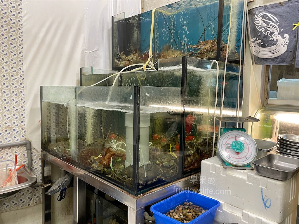 新魚港海鮮餐廳⟩苗栗苑裡寵物友善海鮮餐廳，很跳tone的海產店，除了現撈海鮮熱炒外，還有麻辣系列料理和德國豬腳/寵物友善餐廳 @果果愛Fruitlove