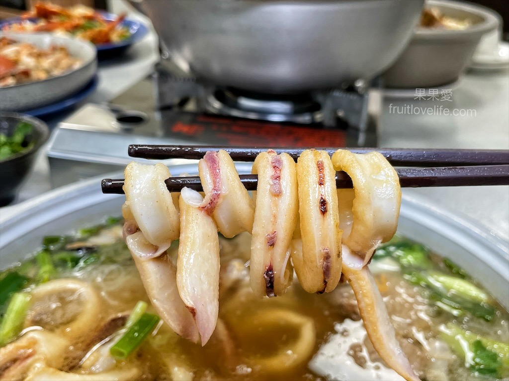 新魚港海鮮餐廳⟩苗栗苑裡寵物友善海鮮餐廳，很跳tone的海產店，除了現撈海鮮熱炒外，還有麻辣系列料理和德國豬腳/寵物友善餐廳 @果果愛Fruitlove