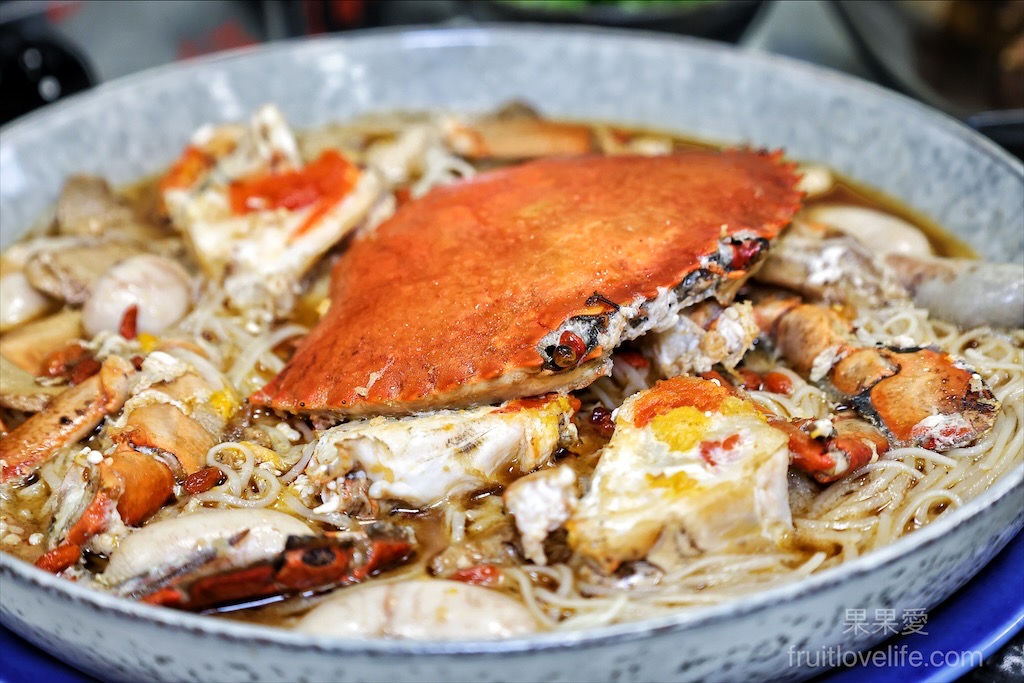 新魚港海鮮餐廳⟩苗栗苑裡寵物友善海鮮餐廳，很跳tone的海產店，除了現撈海鮮熱炒外，還有麻辣系列料理和德國豬腳/寵物友善餐廳 @果果愛Fruitlove