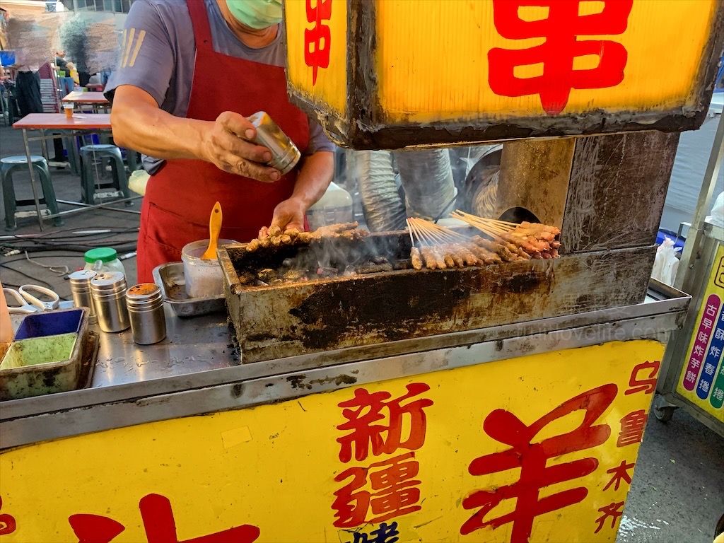 四張犁夜市⟩台中北屯週日限定夜市，在地小而美的夜市，腹地不大卻有許多排隊美食 @果果愛Fruitlove