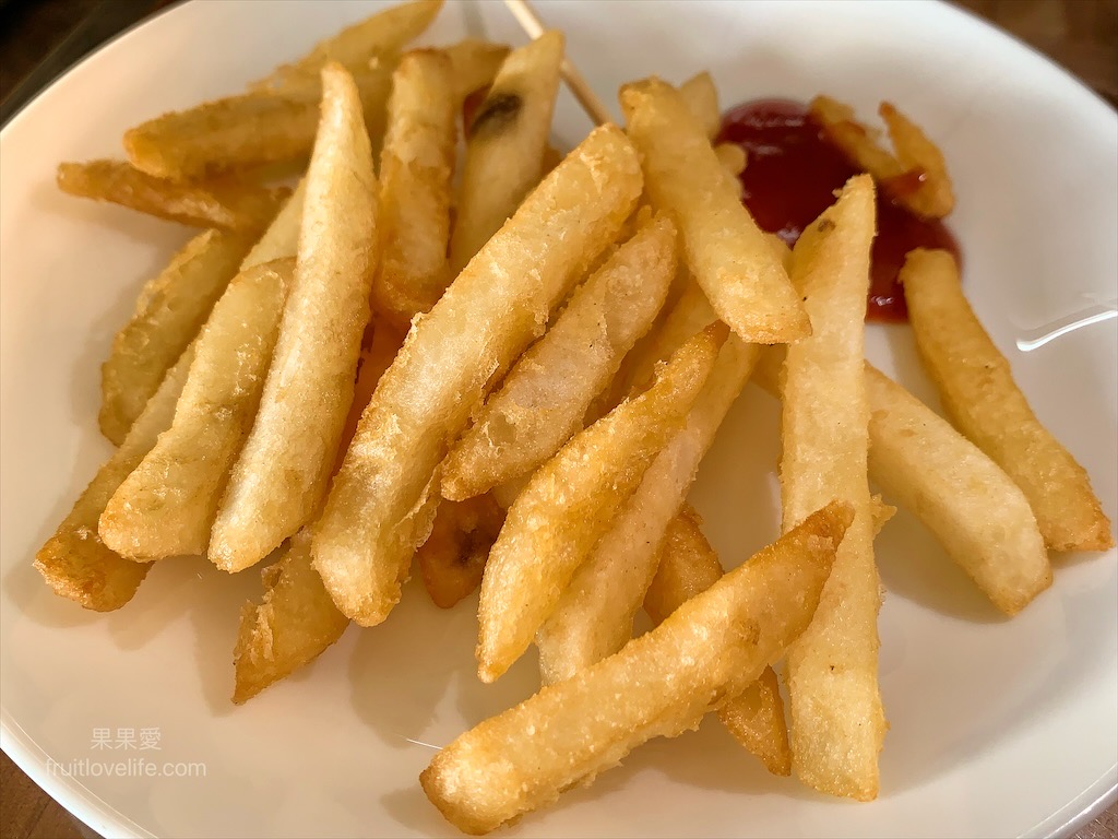 新街中西式早餐店⟩南投名間早餐，在地經營超過30年的老店，手工鍋貼是這裡招牌，聽說還是限量的 @果果愛Fruitlove