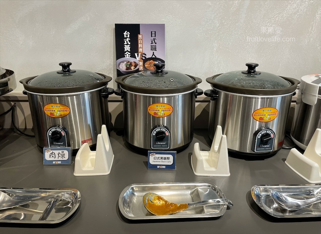 牛室炙燒牛排大里店⟩台中大里吃到飽，超狂的牛排店，有超豐富的吃到飽自助吧，不要懷疑，連義式手工披薩、越式牛肉河粉都是吃到飽 @果果愛Fruitlove