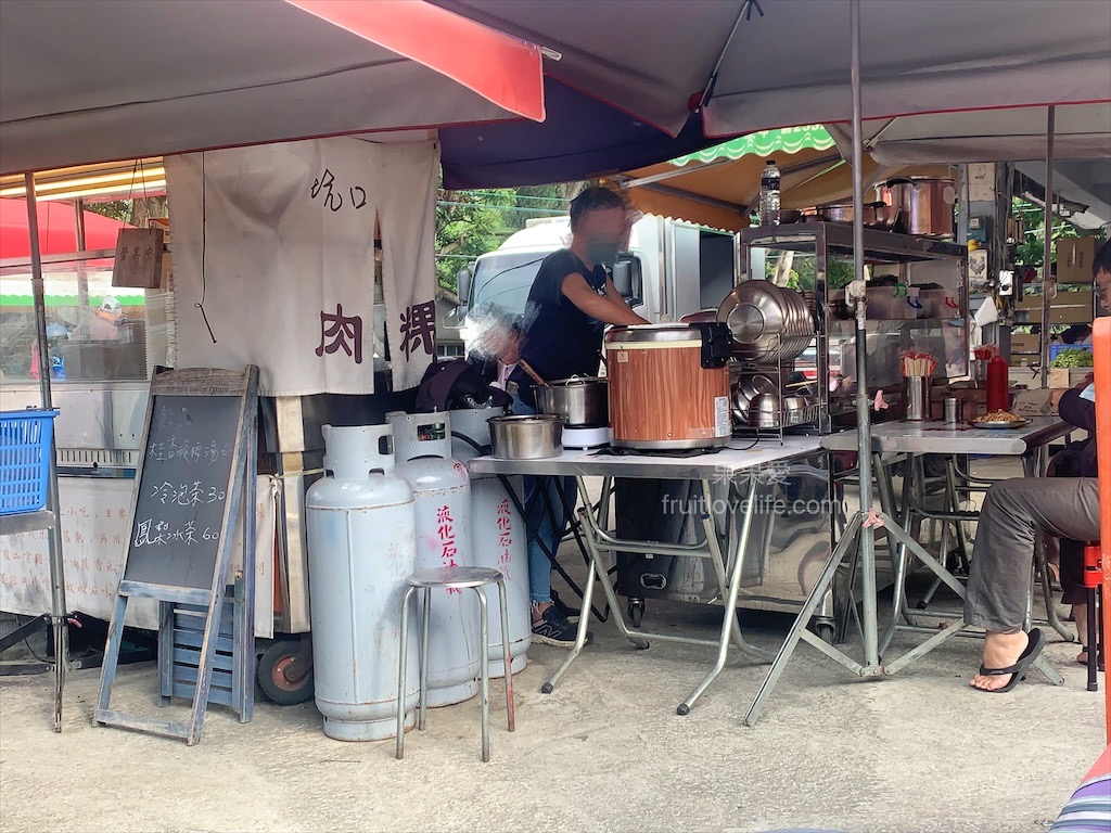 坑口肉粿⟩台中霧峰早午餐，台南美食小吃肉粿在光復新村市場裡也吃的到，還有清爽消暑的鳳梨冰茶 @果果愛Fruitlove