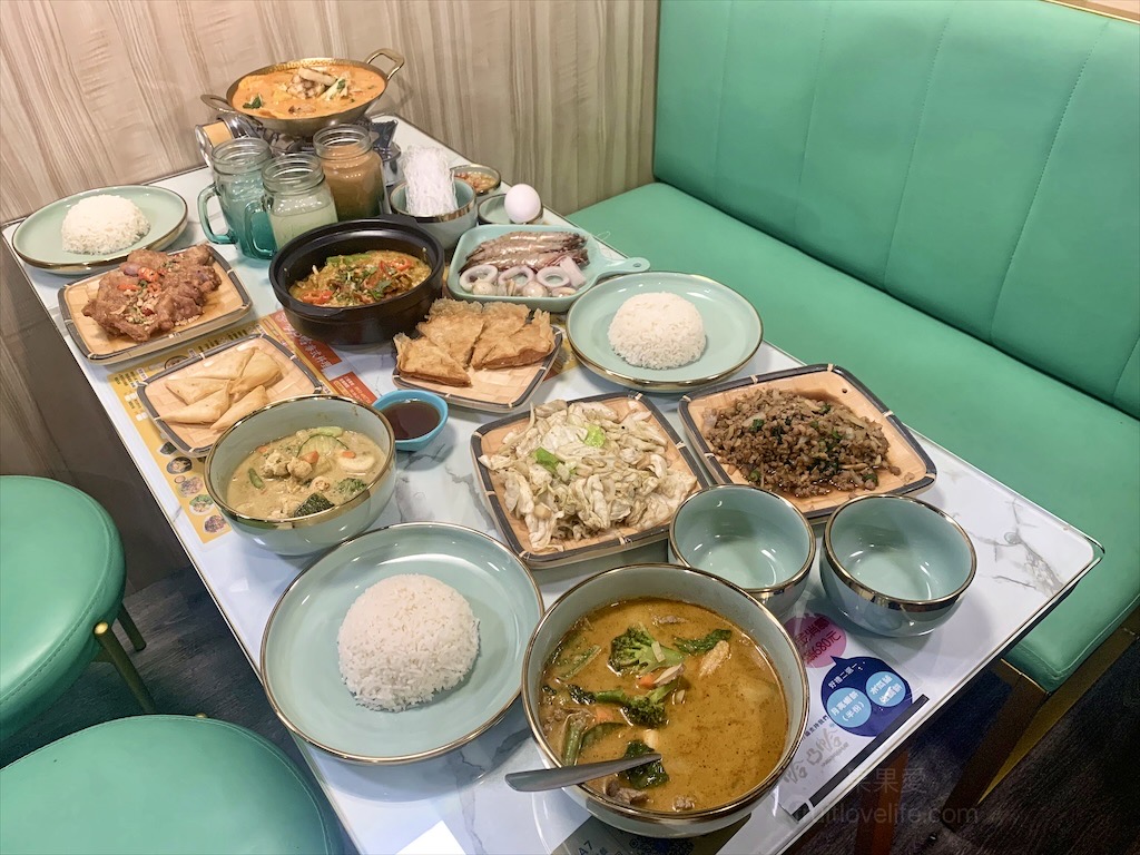 燒胞·串燒·啤酒⟩台中北區寵物友善串燒店，每種食材有自己獨特的烤法，配上獨特的醬汁，好吃到停不下來，還有很道地的泰式涼拌媽媽麵 @果果愛Fruitlove