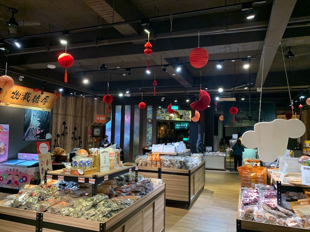 菇神鹿谷店⟩南投鹿谷美食餐廳，黃金蟲草古早雞海味料理饗宴，大份量又美味，滿額還送鹿芝谷門票/寵物友善 @果果愛Fruitlove