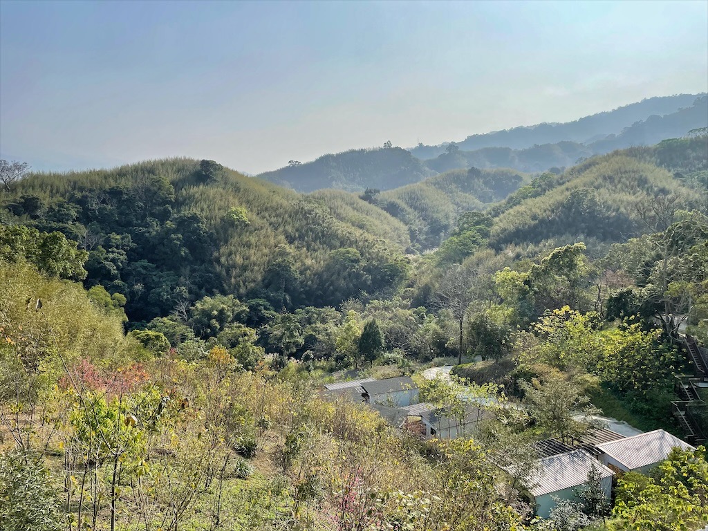 紫鳶山城-覓境莊園⟩苗栗銅鑼寵物友善住宿，蟲鳴鳥語、竹林群山環繞、星光點點，讓人和毛孩都感到放鬆的渡假莊園 @果果愛Fruitlove