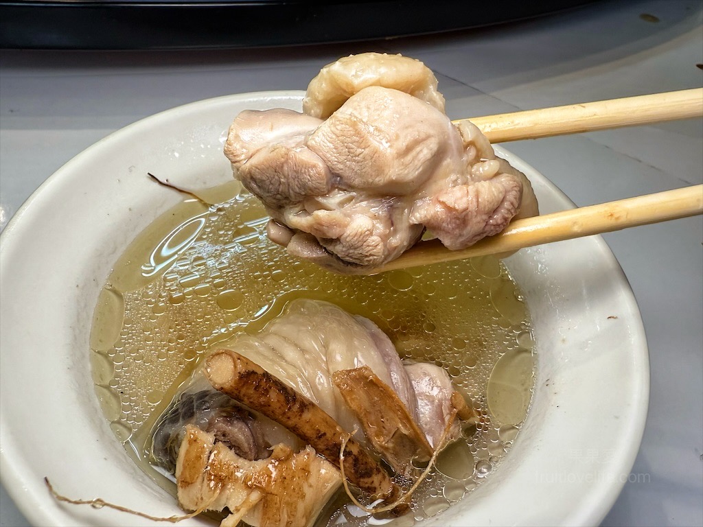 香村九尾草雞湯熱炒火鍋⟩南投名間松柏嶺受天宮附近美食餐廳，不能錯過的九尾草雞湯和古早味手路菜 @果果愛Fruitlove