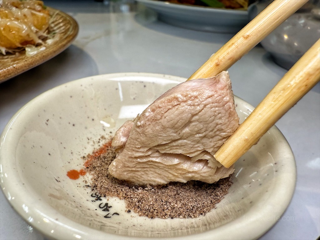香村九尾草雞湯熱炒火鍋⟩南投名間松柏嶺受天宮附近美食餐廳，不能錯過的九尾草雞湯和古早味手路菜 @果果愛Fruitlove