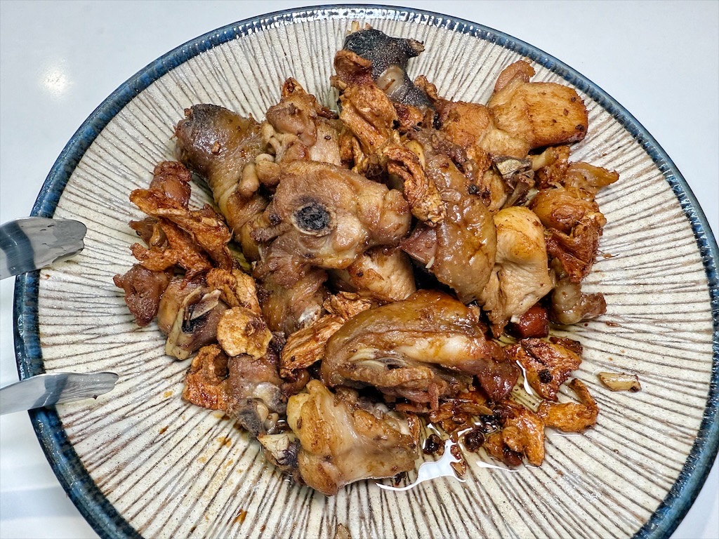 香村九尾草雞湯熱炒火鍋⟩南投名間松柏嶺受天宮附近美食餐廳，不能錯過的九尾草雞湯和古早味手路菜 @果果愛Fruitlove