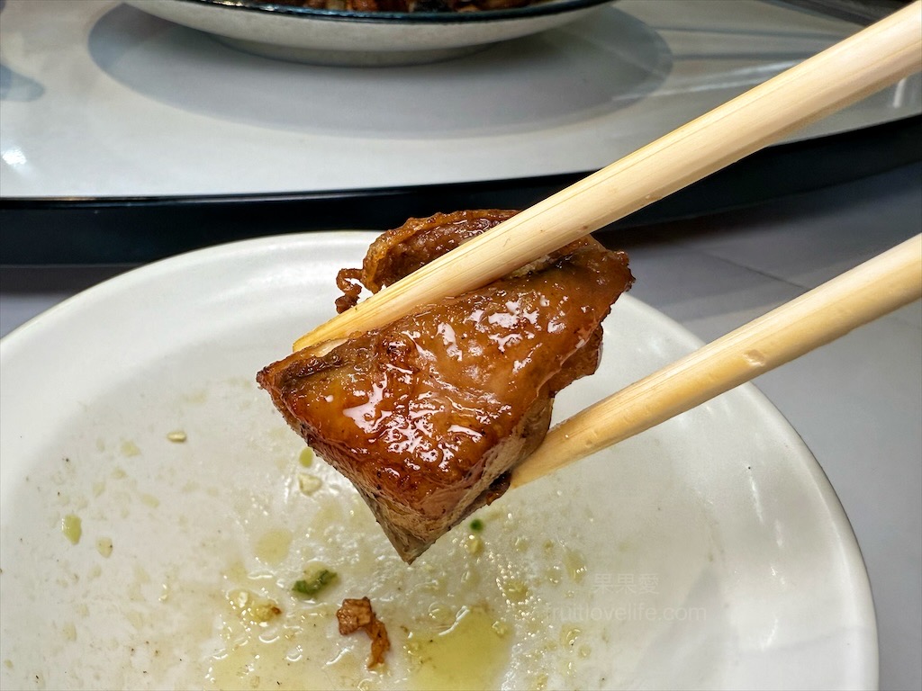香村九尾草雞湯熱炒火鍋⟩南投名間松柏嶺受天宮附近美食餐廳，不能錯過的九尾草雞湯和古早味手路菜 @果果愛Fruitlove