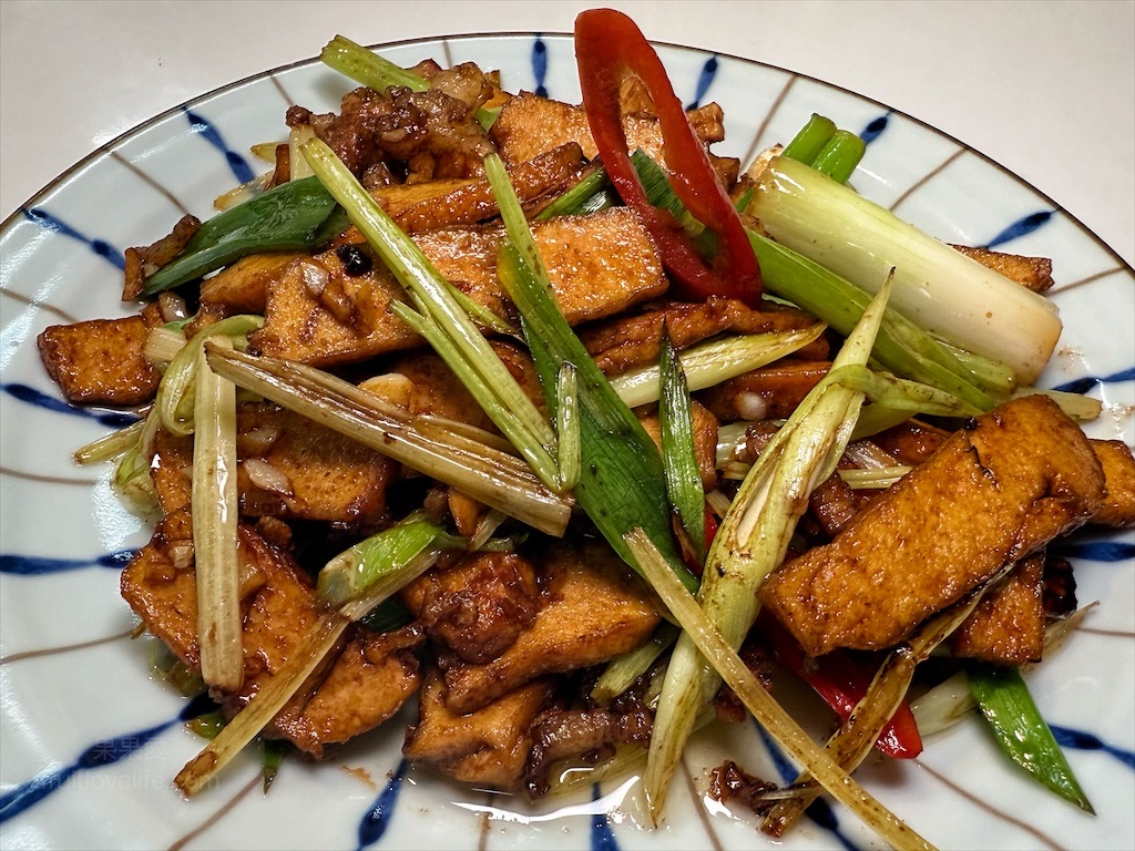 香村九尾草雞湯熱炒火鍋⟩南投名間松柏嶺受天宮附近美食餐廳，不能錯過的九尾草雞湯和古早味手路菜 @果果愛Fruitlove