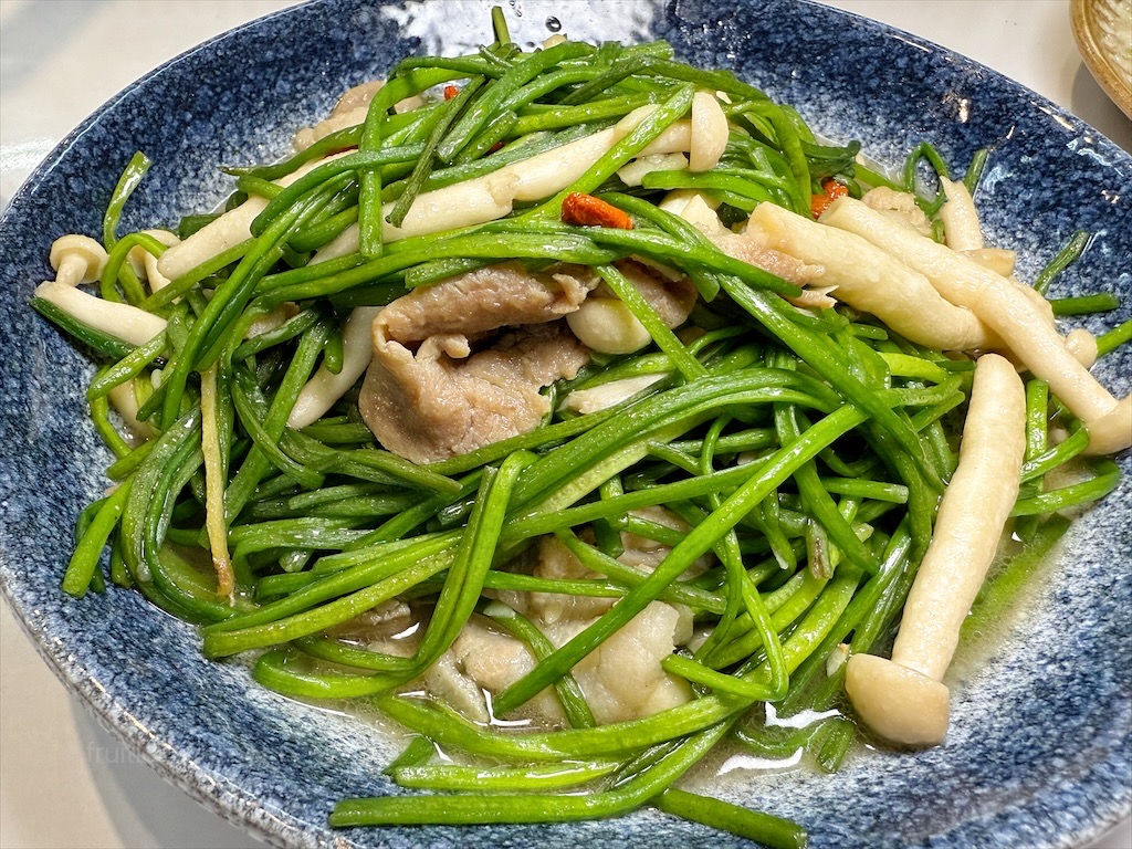 香村九尾草雞湯熱炒火鍋⟩南投名間松柏嶺受天宮附近美食餐廳，不能錯過的九尾草雞湯和古早味手路菜 @果果愛Fruitlove