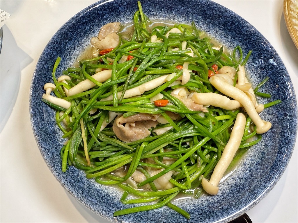 香村九尾草雞湯熱炒火鍋⟩南投名間松柏嶺受天宮附近美食餐廳，不能錯過的九尾草雞湯和古早味手路菜 @果果愛Fruitlove